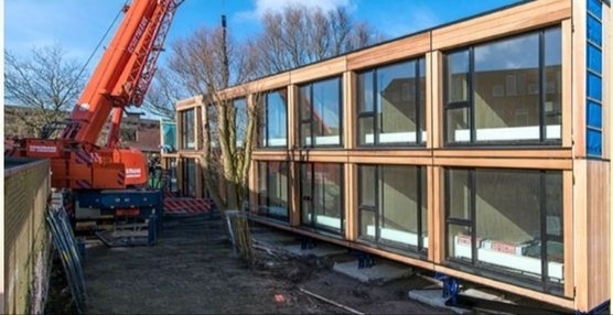 Zestaw kontenerów modułowych — montaż wielomodułowy